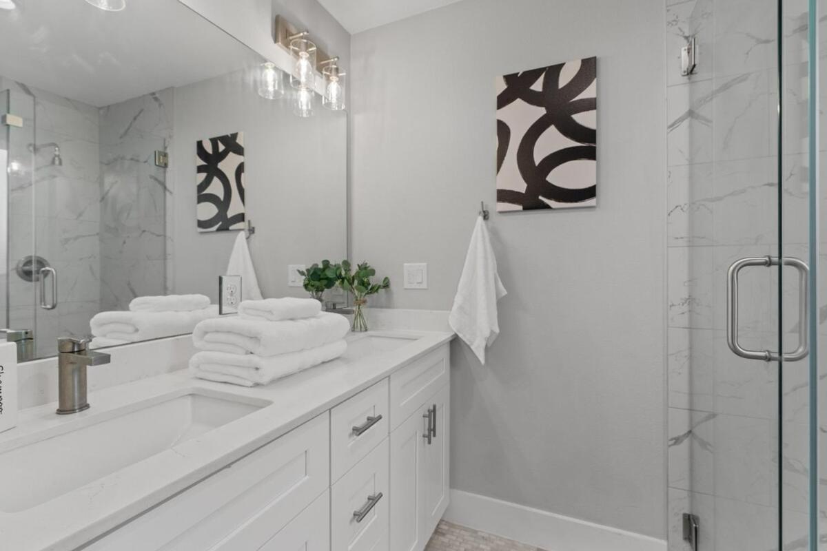 Stunning Area - 3Br Escape - 5 Mins To Dt - Sleeps 10 Villa Austin Luaran gambar