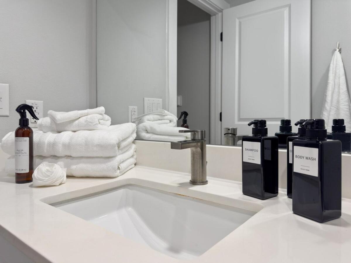 Stunning Area - 3Br Escape - 5 Mins To Dt - Sleeps 10 Villa Austin Luaran gambar
