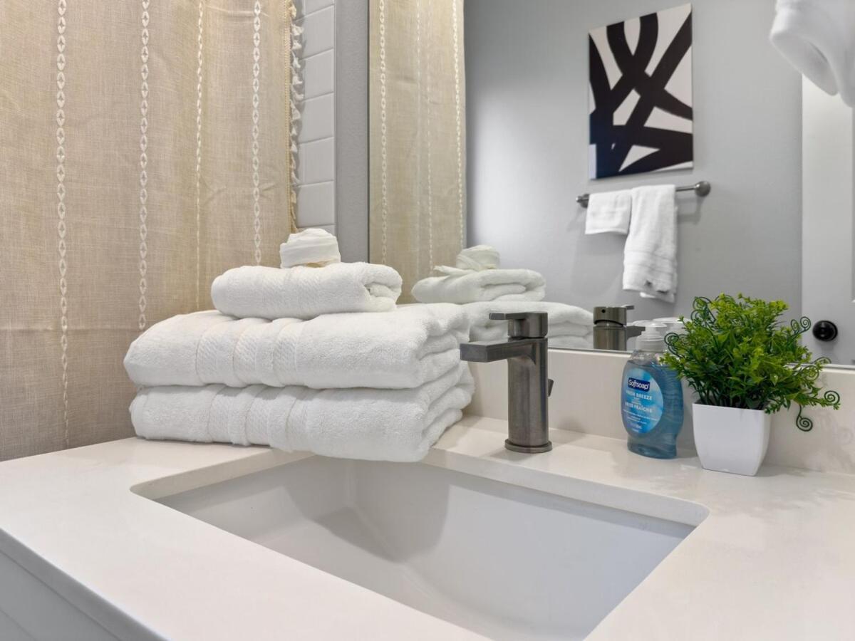Stunning Area - 3Br Escape - 5 Mins To Dt - Sleeps 10 Villa Austin Luaran gambar